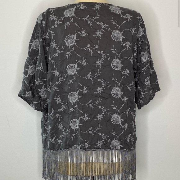 Abercrombie & Fitch Grey Floral Embroidered Kimono - Picture 2 of 4